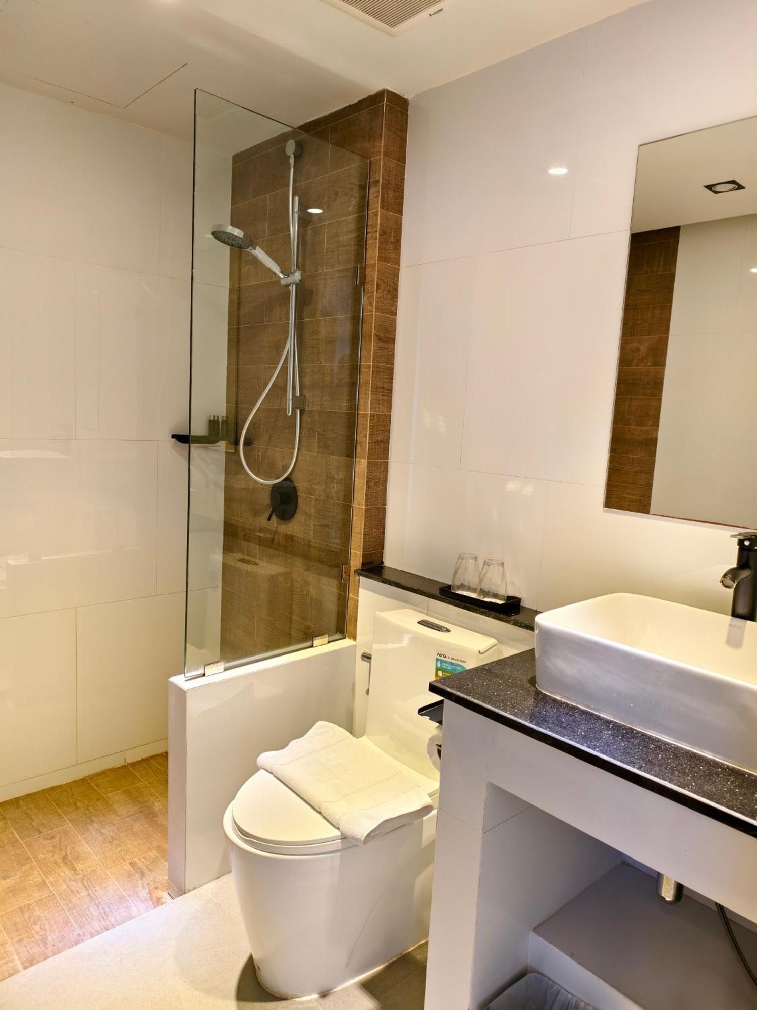 Lek Lek Samui Room X Coffee Bar チャウエン エクステリア 写真