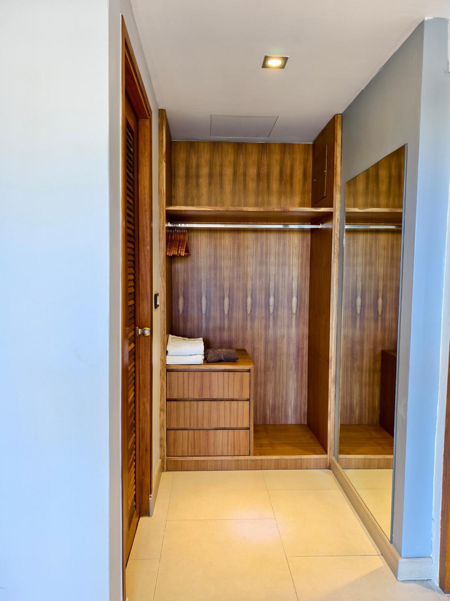 Lek Lek Samui Room X Coffee Bar チャウエン エクステリア 写真